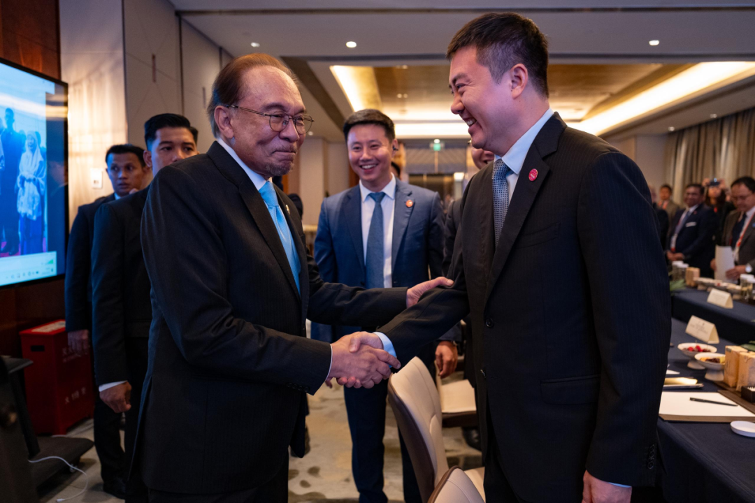 安华首相与智元举行会谈，共话马来西亚具身...